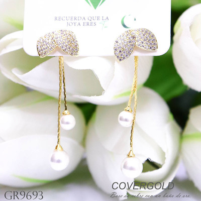Aretes  de flor circones y perla en covergold