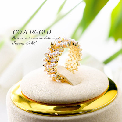 Anillo de circones y perla en covergold