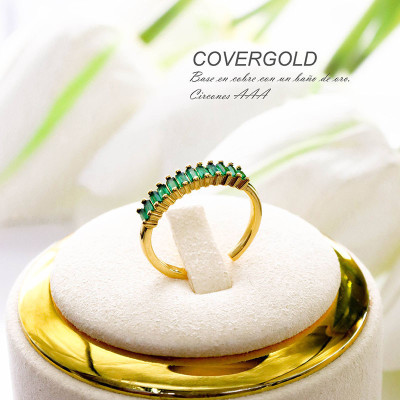Anillo de circones verdes en covergold