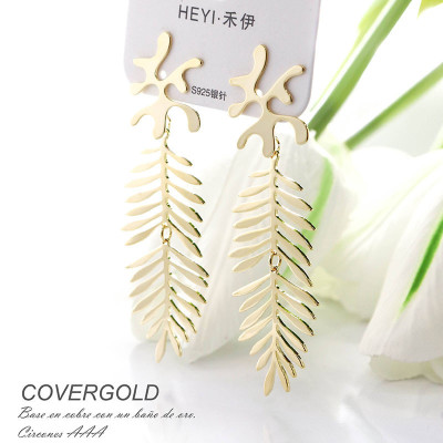 Aretes de hojas en covergold