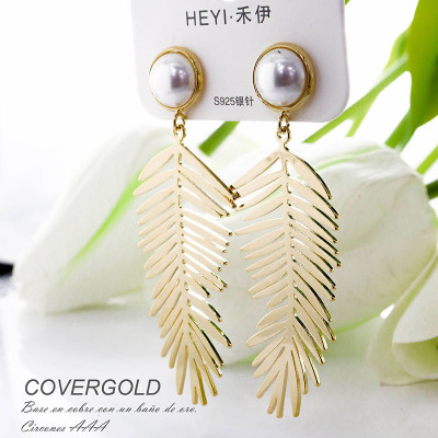 Aretes de hojas en covergold