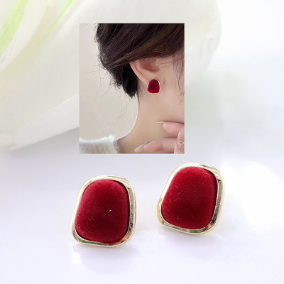 Aretes en gamuza con base en covergold