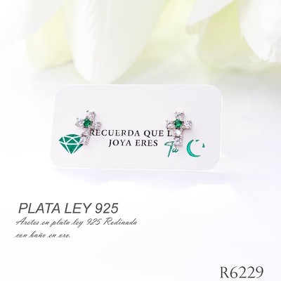 Aretes en forma de cruz en plata ley 925