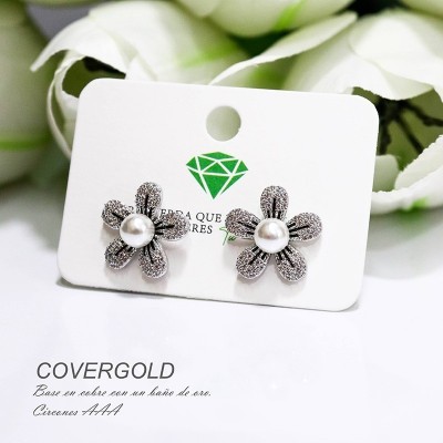 Aretes de flor en covergold