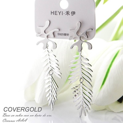 Aretes de hojas en covergold