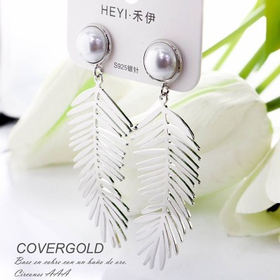 Aretes de hojas en covergold