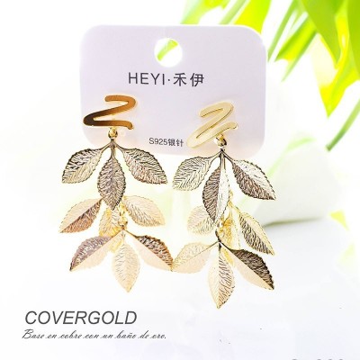 Aretes de hojas en covergold