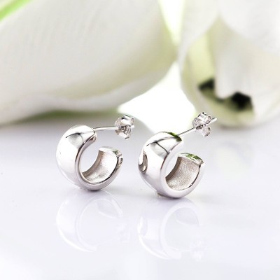 Aretes en plata ley 925 con baño en Rodio