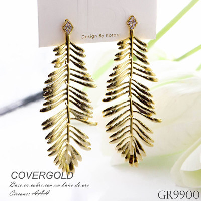 Aretes de hojas grandes en covergold