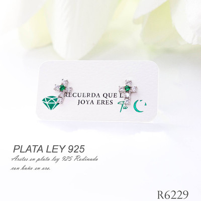 Aretes en forma de cruz en plata ley 925