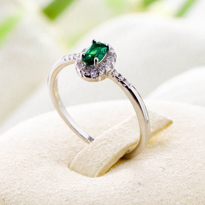 Anillo de piedra verde en plata ley 925